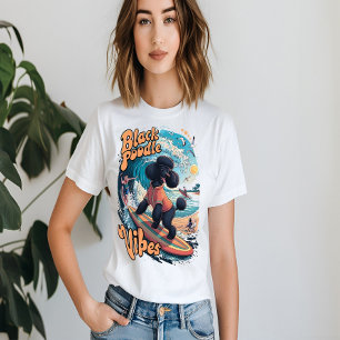 Wave Rider: Een zwart poodles surfen avontuur T-shirt