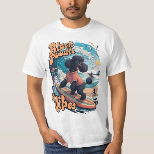 Wave Rider: Een zwart poodles surfen avontuur T-shirt (Voorkant)