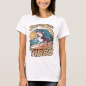 Wave Rider: Siberische husky hond vangen golven T-shirt (Voorkant)