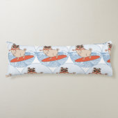 Wave riding happy pug dog on surfboard lichaamskussen (Voorkant)