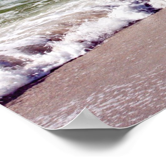 Waves Crash op Sandy Beach Poster (Hoek)