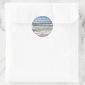 Waves Crash op Sandy Beach Ronde Sticker (Tas)