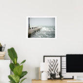 Waves Crashing on Pier Poster (Thuiskantoor)