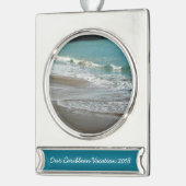 Waves Lapping op de Beach Turquoise Blue Ocean Verzilverd Banner Ornament (Links)