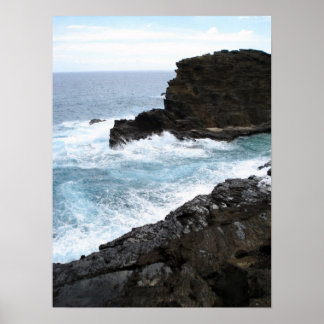 Waves op Donkere Rocks Poster