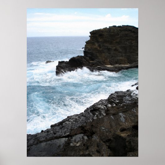 Waves op Donkere Rocks Poster (Voorkant)