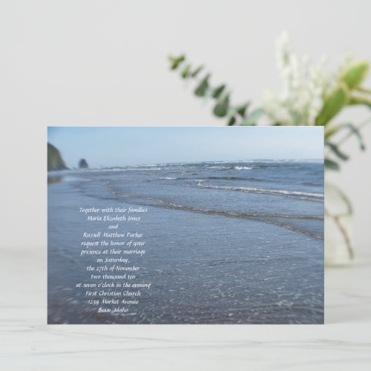 Waves op het strand bruiloft kaart (Staand voorkant)