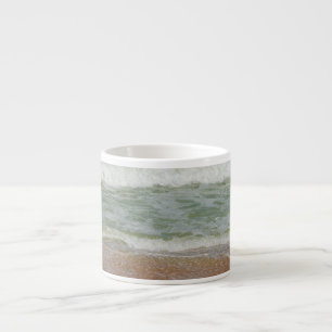 Waves op het tropische Afbeelding van het strand Espresso Kop