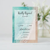 Wavy Beach Seaside Outdoor Bruiloft RSVP Kaart (Staand voorkant)