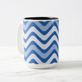 Wavy Blue Pattern Tweekleurige Koffiemok (Voorkant links)