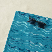Wavy Blue Zee Pattern Strandlaken (In situ)