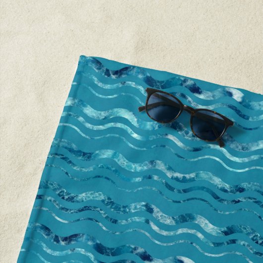 Wavy Blue Zee Pattern Strandlaken (In situ)