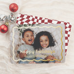Wavy Border Moderne Retro Kerstfoto Folie Feestdagenkaart<br><div class="desc">Geef uw kerstkaarten een sprankeling met echt goud, zilver of roos gouden folie! Deze vakantie folie kaart is voorzien van uw favoriete foto omlijst door een gedurfde, golvende echte folie rand. Folie Prettige feestdagen ingedrukt "São Paulo" is geschreven in speelse typografie, met je familienaam hieronder in schattig script. De achterkant...</div>