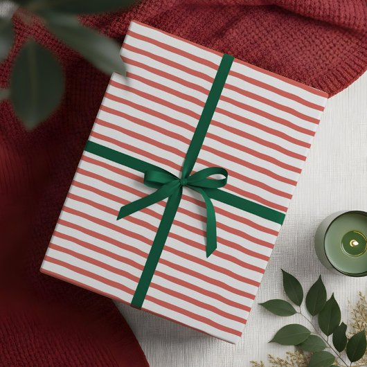 Wavy Modern minimaal rood en wit streeppatroon Cadeaupapier