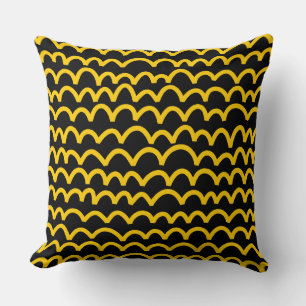 Wavy Pattern - Amber on Black Kussen