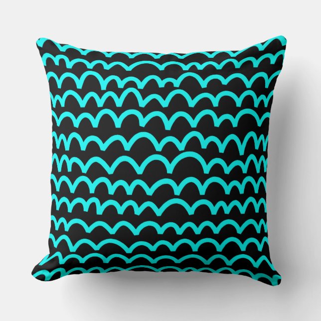 Wavy Pattern - Cyan on Black Kussen (Voorkant)
