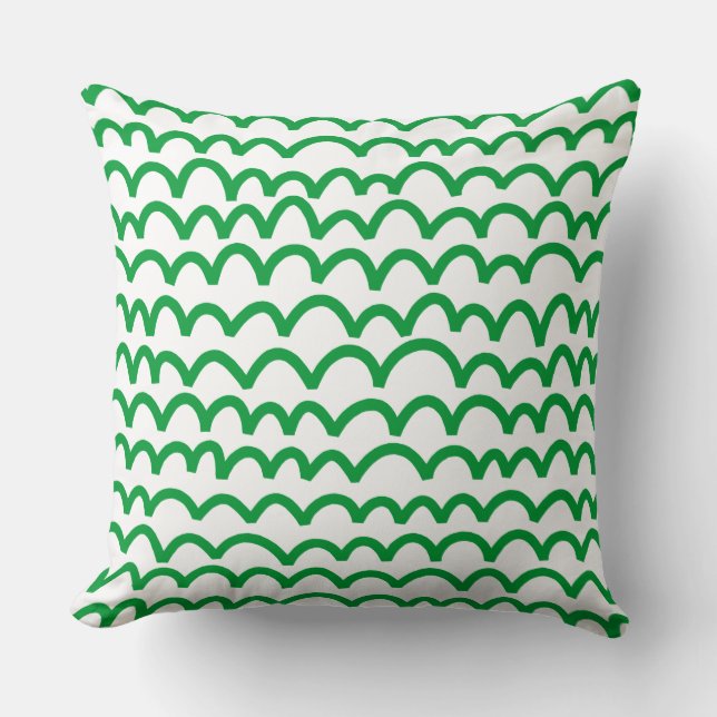 Wavy Pattern - Grass Green on White Kussen (Voorkant)
