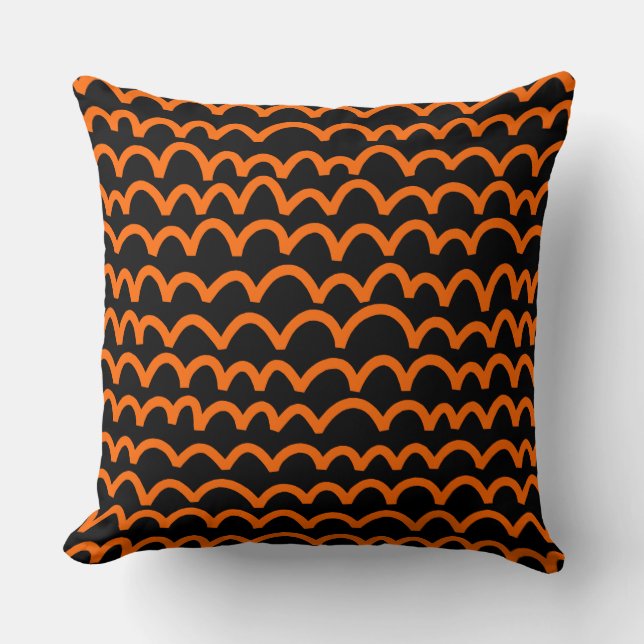 Wavy Pattern - Oranje op Black Kussen (Voorkant)