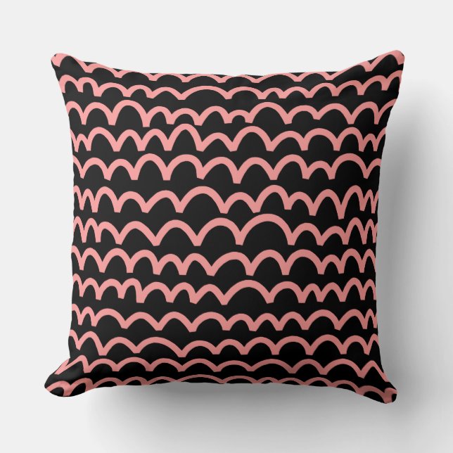Wavy Pattern - Soft Pink op Black Kussen (Voorkant)