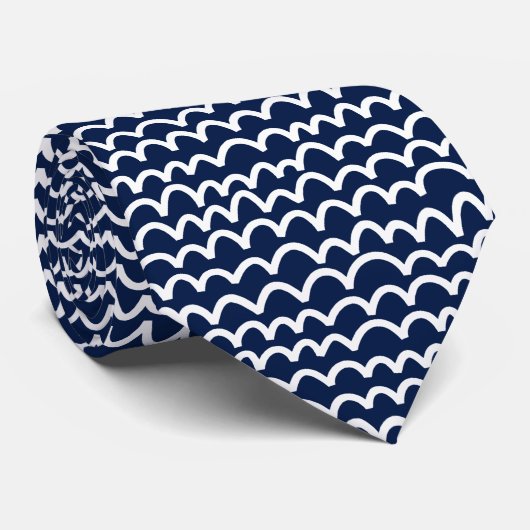 Wavy Pattern - White on Dark Blue 001744 Stropdas (Opgerold)