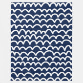 Wavy Pattern - White op Dark Blue Fleece Deken (Voorkant)