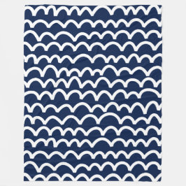 Wavy Pattern - White op Dark Blue Fleece Deken