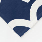 Wavy Pattern - White op Dark Blue Fleece Deken (Hoek)