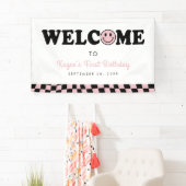 Wavy roze preppy glimlach meisje 1e verjaardag wel spandoek (Insitu)