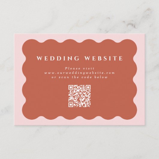 Wavy Terracotta & Blush Weddenschap Website QR Cod Informatiekaartje (Voorkant)