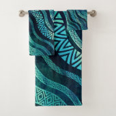 Wavy Tribal Ethnic Boho Patroon Bad Handdoek (Insitu)