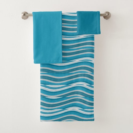 Wavy Turquoise en White Stripes Bad Handdoek (Insitu)