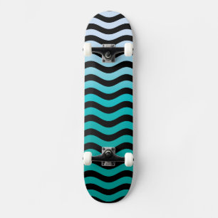 Wavy Turquoise Stripes Persoonlijk Skateboard