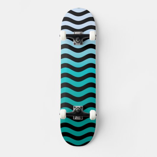 Wavy Turquoise Stripes Persoonlijk Skateboard (Voorkant)