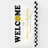 Wavy Yellow Preppy Smile Boy 1e Verjaardag Welkom Spandoek (Verticaal)