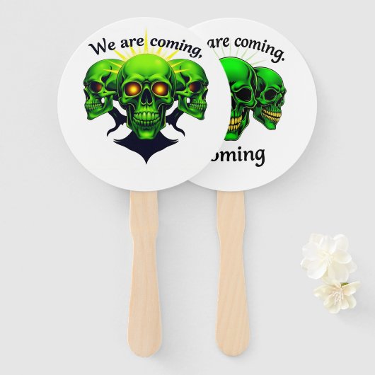 We Are Coming: Kracht en Angst in één ontwerp Handwaaier (Voorkant en achterkant)