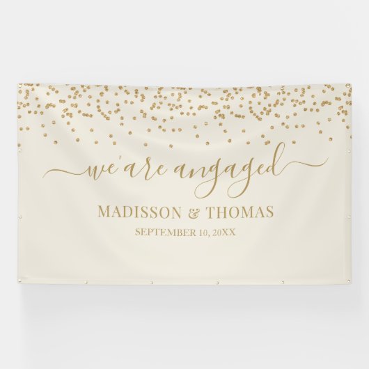 We are Engaged cream glitter gold backdrop Spandoek (Horizontaal)