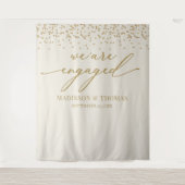 We are Engaged cream glitter gold backdrop Wandkleed (Voorkant)