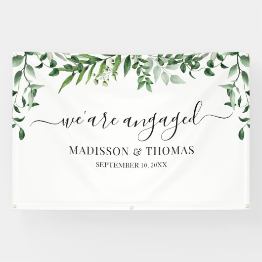 We are Engaged greenery backdrop Spandoek (Horizontaal)