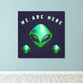 "We Are Here" Green Alien head Canvas Afdruk (Insitu (Houten vloer))