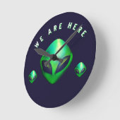 "We Are Here" groene alien hoofd Ronde Klok (Hoek)