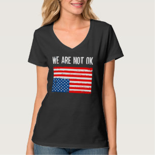 We Are Not Ok Omgekeerde Amerikaanse Vlag T-shirt