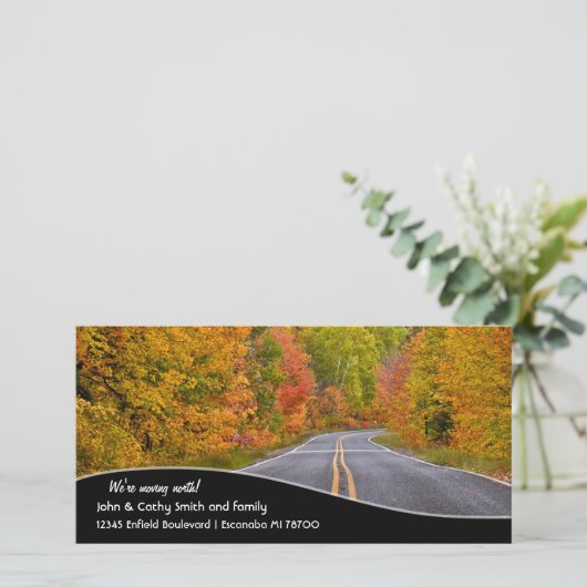 We bewegen in het noorden van de herfst. aankondiging (Staand voorkant)