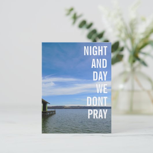 We bidden niet briefkaart (Staand voorkant)