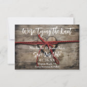 We binden de knoop rustieke houten hart bruiloft save the date (Voorkant)