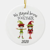 We bleven thuis met Kerstmis Elf 2020 Keramisch Ornament (Voorkant)