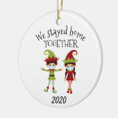 We bleven thuis met Kerstmis Elf 2020 Keramisch Ornament (Links)