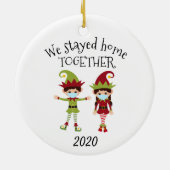We bleven thuis met Kerstmis Elf 2020 Keramisch Ornament (Achterkant)