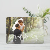 We bonden de knoop door | huwelijksaankondiging kaart (Staand voorkant)