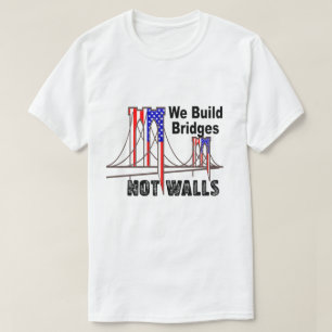 We bouwen bruggen zonder muren tegen Trump T-Shirt