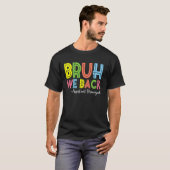 We brengen de assistent-directeur terug naar schoo t-shirt (Voorkant volledig)